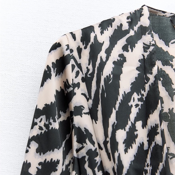 ZARA BLOGGERS’ FAVORITE SATIN EFFECT ANIMAL PRINT DRESS - Picture 16 of 16